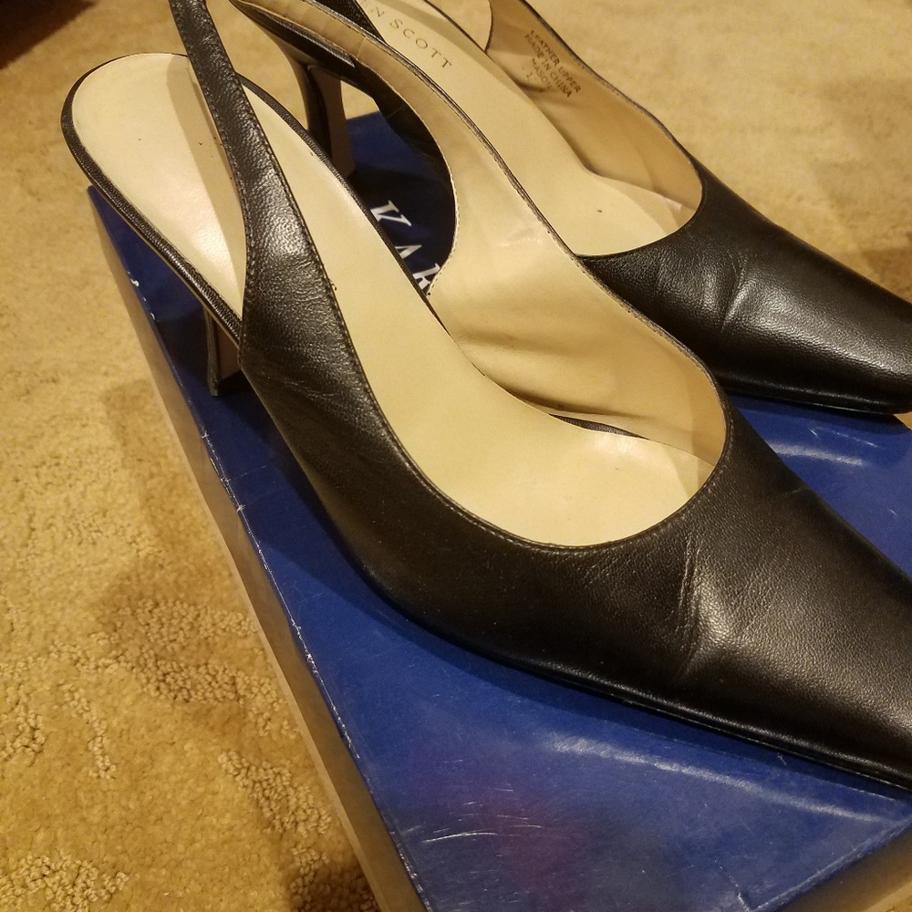 Karen Scott 415 Mason black leather pumps